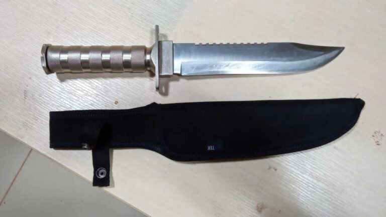 Homem é preso após ameaçar cliente de bar com faca, em Rurópolis