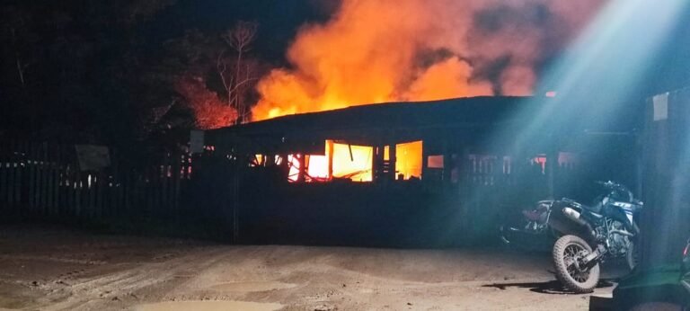 Serraria pega fogo no município de Rurópolis, no PA