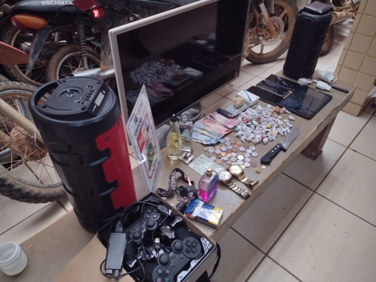 Casal é preso suspeito de tráfico de drogas