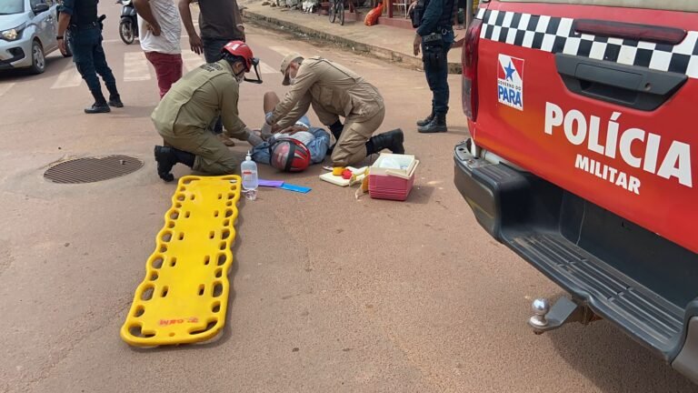 Colisão entre carro e moto deixa mulher com suspeita de fratura, em Itaituba