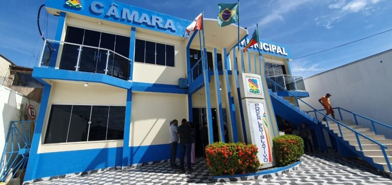 Moradores vão à Câmara cobrar solução para alagamentos de casas no bairro Liberdade, em Itaituba