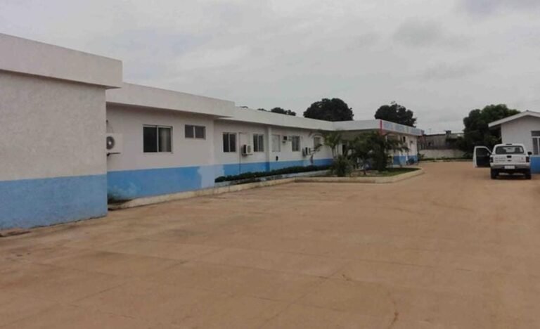 Indígena é socorrido em estado grave após ser esfaqueado durante discussão em bebedeira, em Jacareacanga