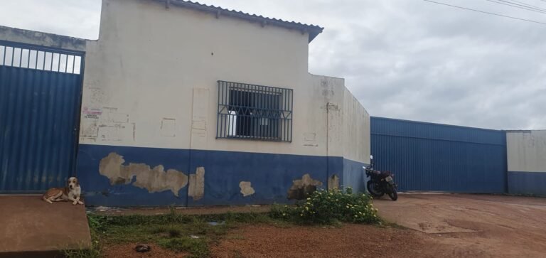 Bandidos amarram as mãos de vigia e roubam motos em empresa de leilões de veículos, em Itaituba