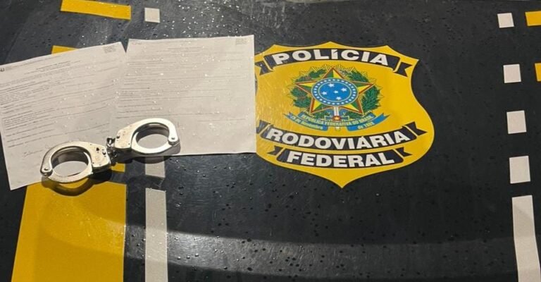 Passageiro de ônibus com mandado de prisão é preso pela PRF, em Santarém