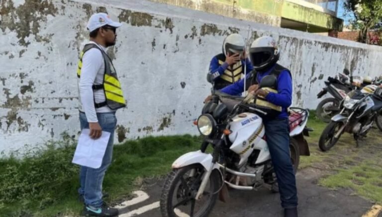 Detran capacita mototaxistas sobre segurança no trânsito em Santarém e Itaituba