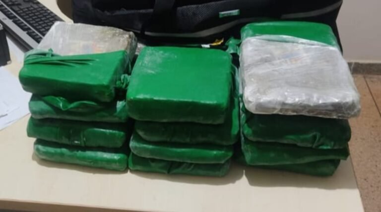 Homem é preso transportando 12kg de maconha