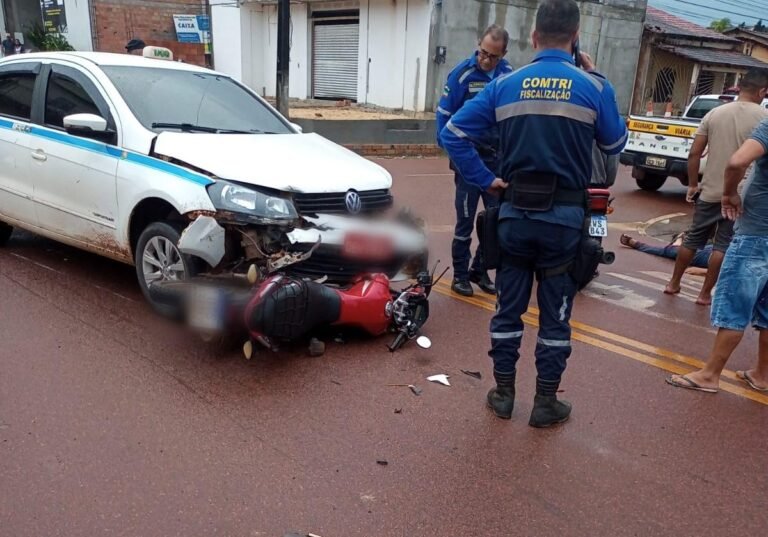 Motocicleta e táxi colidem em cruzamento do Bairro Bela Vista, em Itaituba