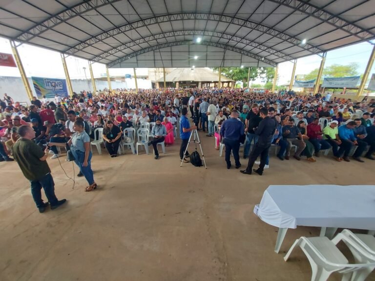 Cerca de três mil pessoas participam de audiência para debater a legalização da garimpagem no Tapajós