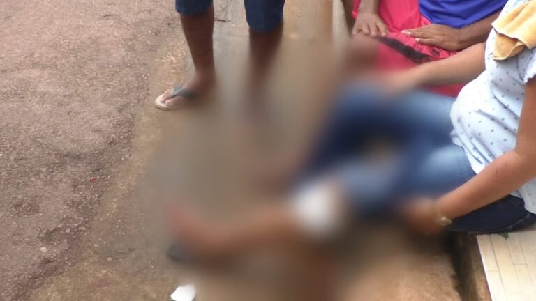 Mulher fica ferida após colisão entre motocicletas no Bairro da Floresta, em Itaituba