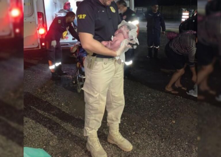 Polícia Rodoviária Federal ajuda mulher em trabalho de parto, em Santarém