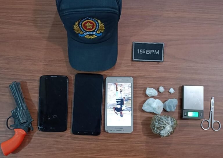 Dupla é presa suspeita de tráfico de entorpecentes no Bairro Santo Antônio, em Itaituba