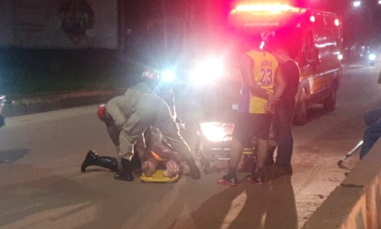 Mulher se joga na frente de veículo na BR-230 em Itaituba, no PA