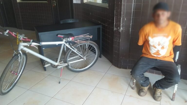 Foragido da justiça é capturado após suspeita de furto de bicicleta, em Itaituba