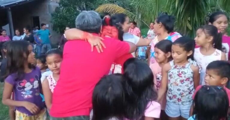 Indígenas comemoram o Prêmio Goldman de Meio Ambiente, conquistado por Alessandra Korap