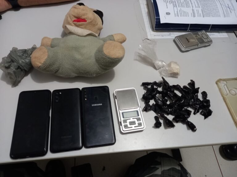 Três pessoas são detidas após a polícia encontrar droga em residência, em Itaituba