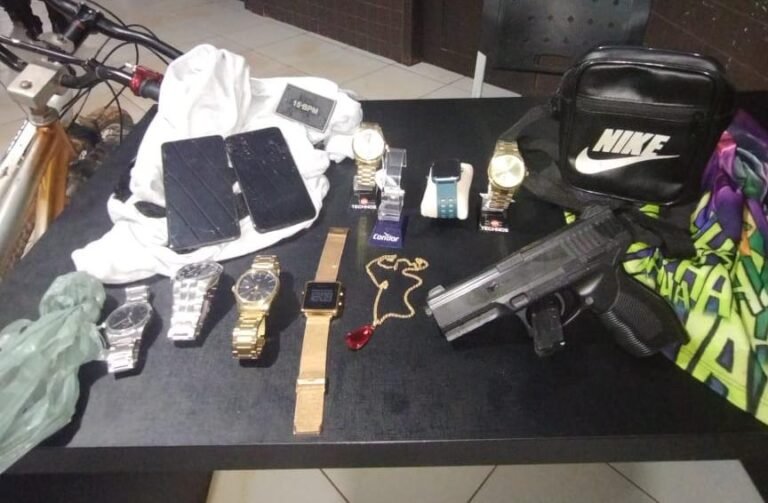 Jovem e adolescente são apreendidos suspeitos de assalto à loja, em Itaituba