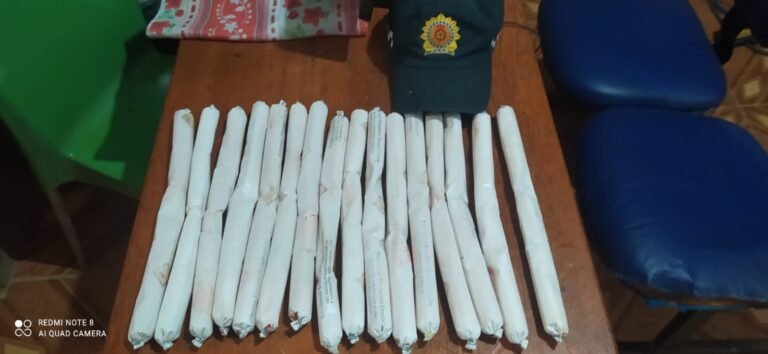 Homem é preso com 15 bananas de dinamite