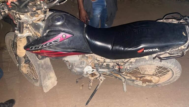 PM apreende motocicleta roubada que era utilizada por 3 indivíduos