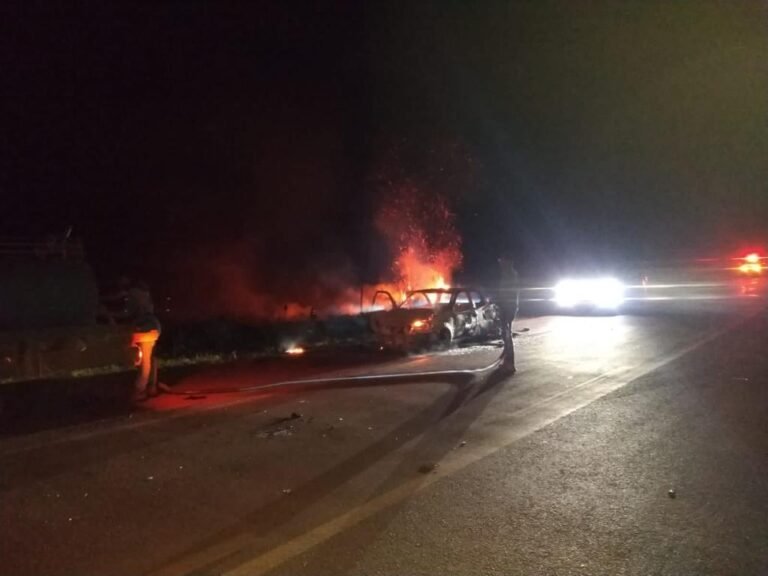 Veículo pega fogo na BR-163 próximo ao município de Rurópolis, no PA