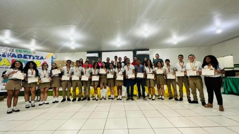 SEMED entrega medalhas aos alunos que participaram da OBMEP 2022 em Itaituba