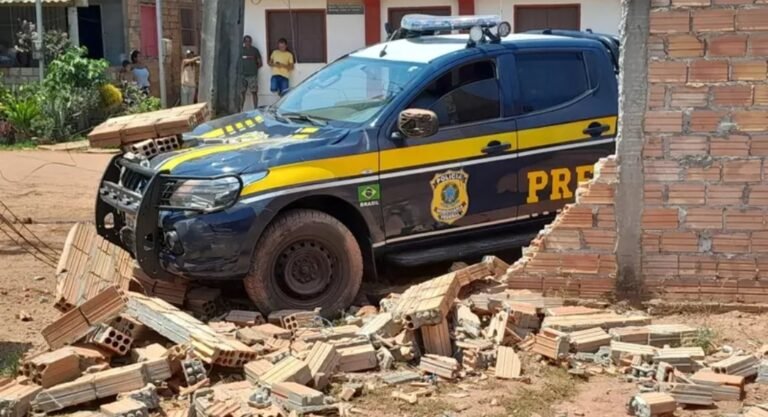 Vídeo: PRF se envolve em acidente no bairro da floresta em Itaituba, no PA