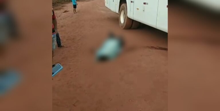 Motorista morre ao ser atropelado por ônibus após esquecer freio de mão