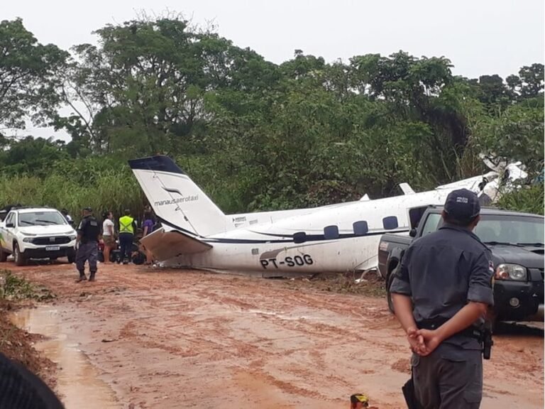 Avião de pequeno porte cai e deixa 14 mortos, no Amazonas