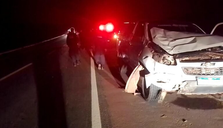 Casal morre após ter moto atingida por caminhonete na BR-163