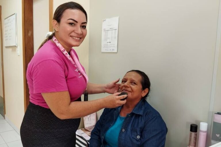Hospital Regional do Tapajós realiza ‘Dia de Beleza’, alusivo ao ‘Outubro Rosa’