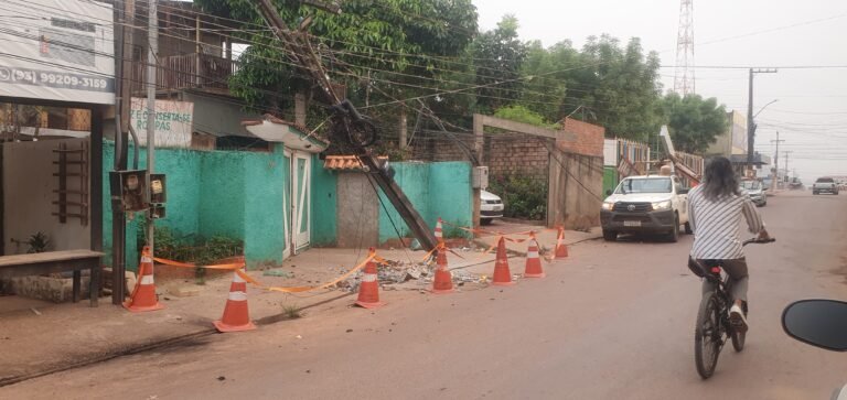 Motorista se choca com poste após perder controle de carro em Itaituba, no PA