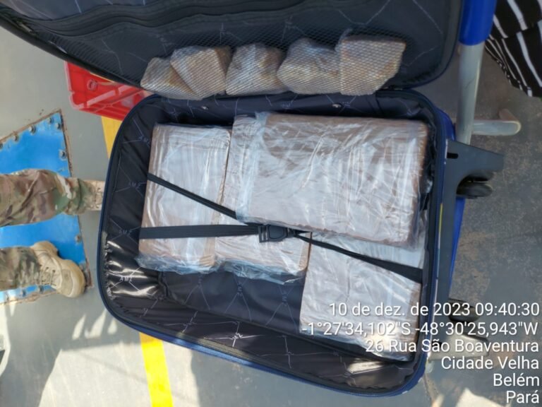 PF apreende 7,7 quilos de cocaína em embarcação