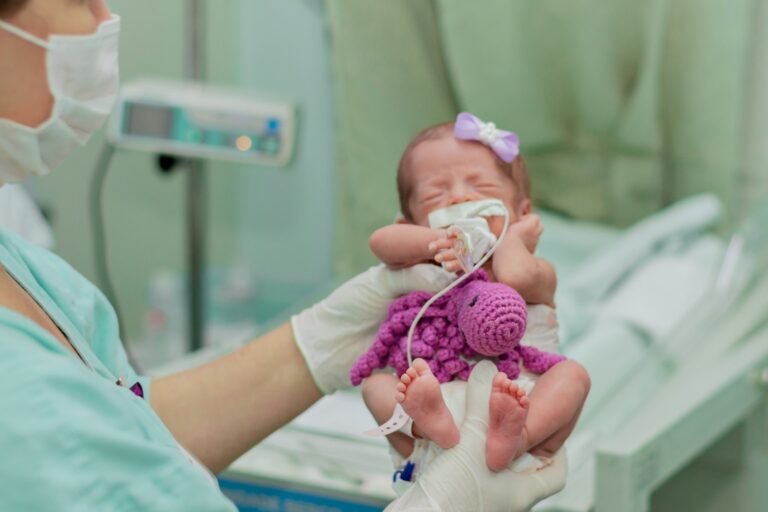 Hospital Regional do Sudeste do Pará proporciona conforto a bebês prematuros com polvinhos de crochê na UTI Neonatal