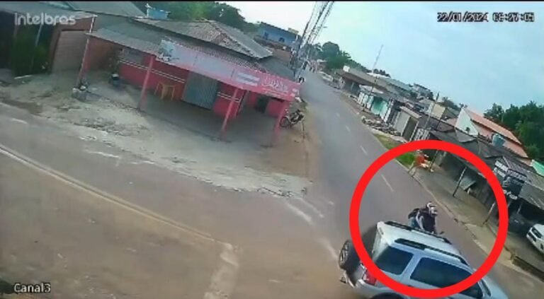 Vídeo: Veículo avança preferencial e causa acidente no bairro Santo Antônio em Itaituba
