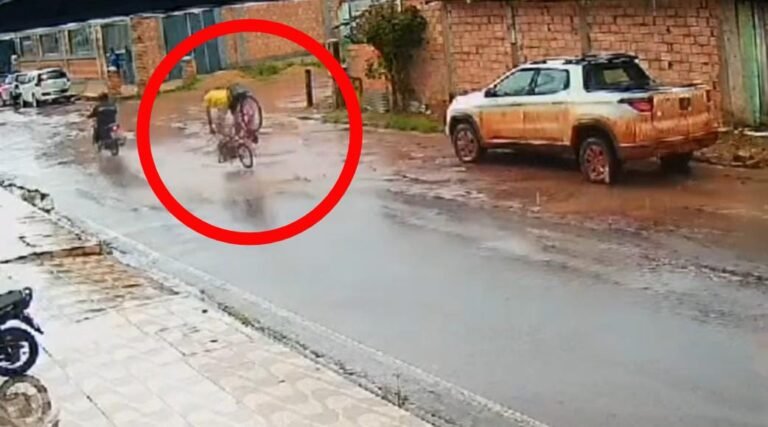 Vídeo: Ciclista cai após bater em buraco e fica ferido em Itaituba, no PA