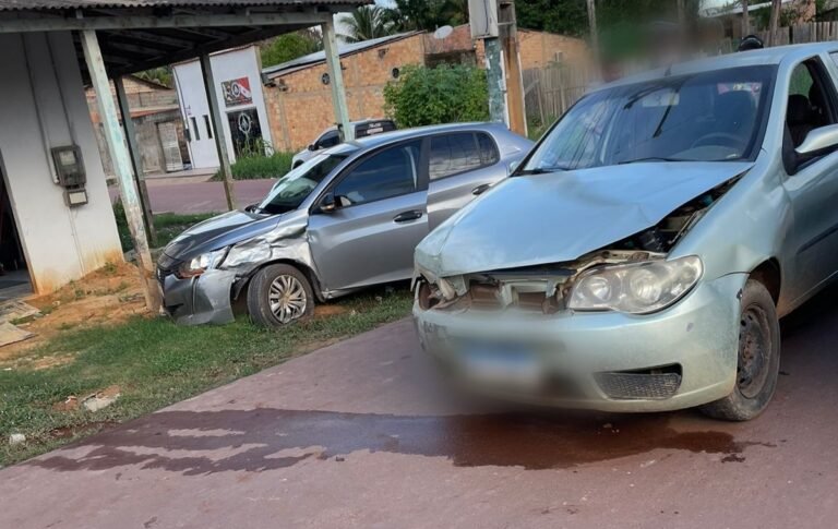 Veículos colidem em cruzamento no bairro Santo Antônio em Itaituba