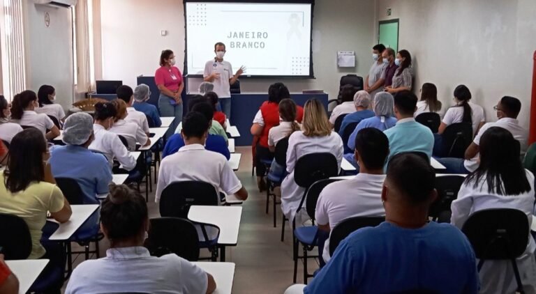 Profissionais de saúde do Hospital Regional do Sudeste do Pará participam de palestras sobre saúde mental