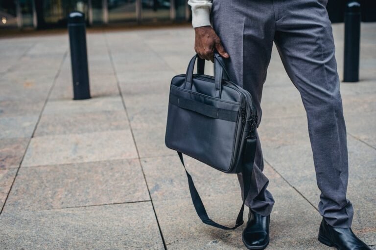 Saiba como organizar a bolsa para o trabalho