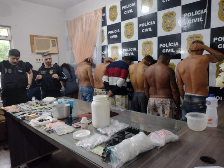 Operação ‘Carnaval Seguro’ cumpre mandados de prisão e apreende joias, entorpecentes e dinheiro