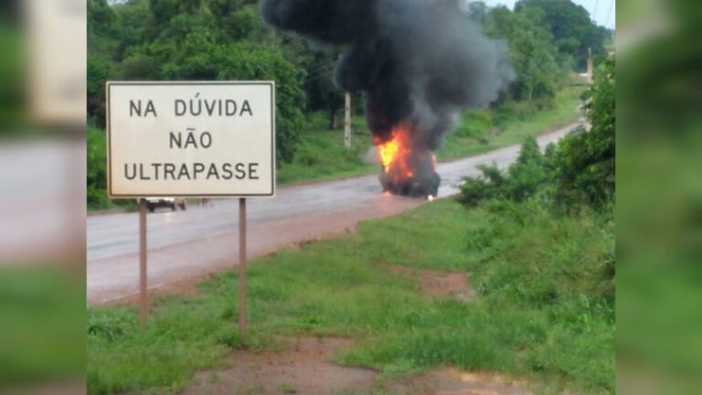 Vídeo: Motorista morre carbonizado após colisão com carreta na BR-230