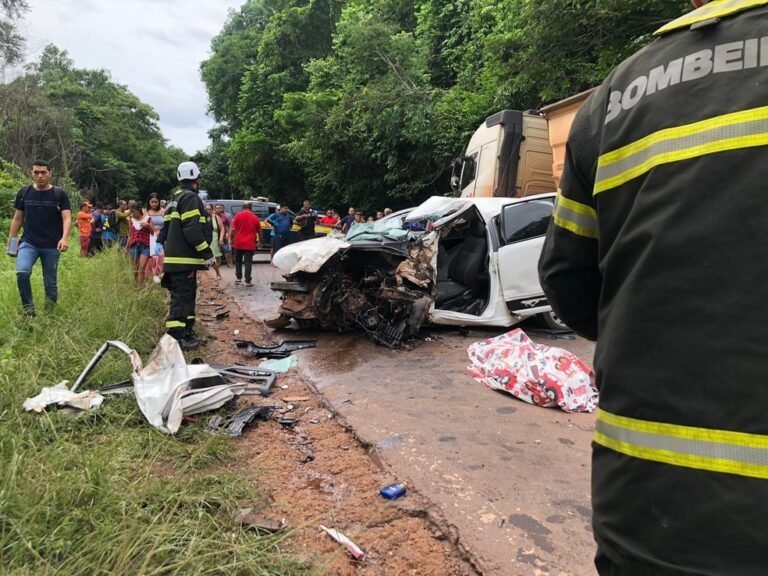 Vídeo: Acidente com morte é registrado na BR-163, após batida entre carro de passeio e carreta