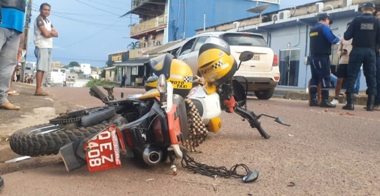 Duas pessoas ficam feridas após colisão entre moto e carro em Itaituba