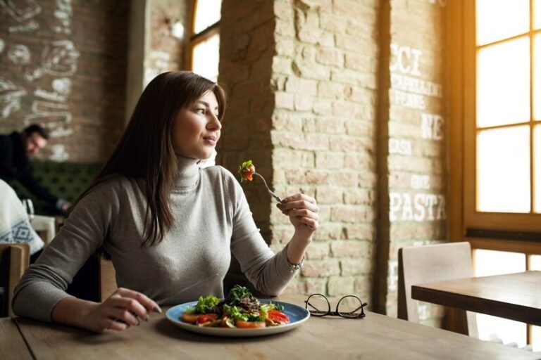 O que comer quando faz implante dentário: alimentos recomendados