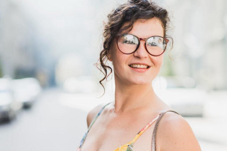 Saúde dos olhos: Entenda a diferença entre lentes com e sem anti reflexo