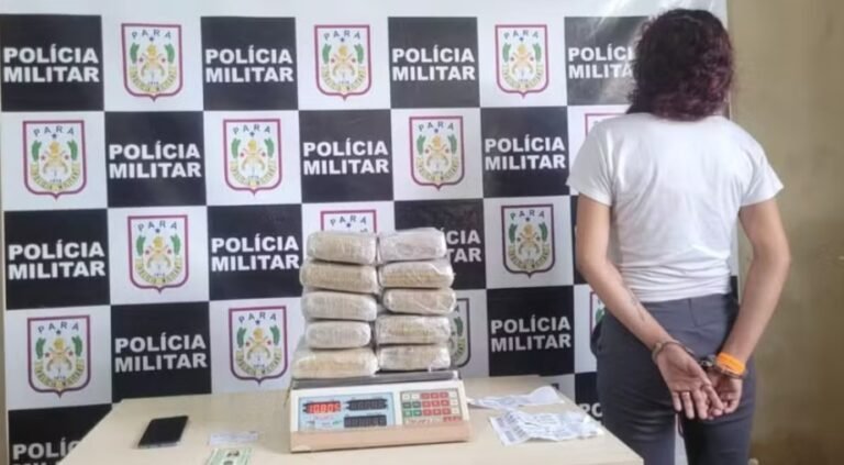 Mulher é presa suspeita de transportar mais de 10kg de drogas em uma lancha
