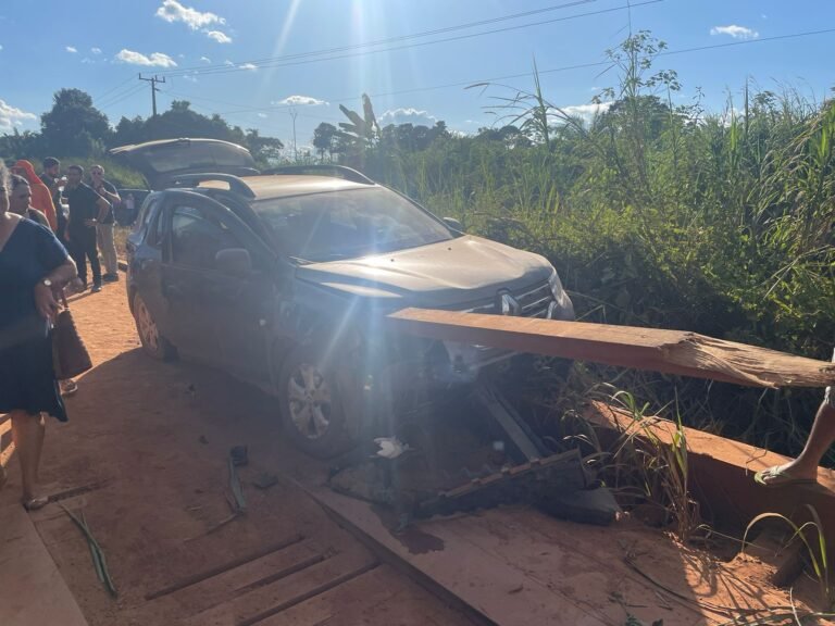 Acidente em ponte na BR-230 deixa passageira ferida