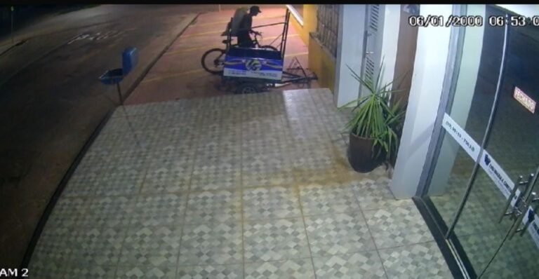 Vídeo: Furto de bicicleta em frente a estabelecimento comercial em Itaituba, Pará