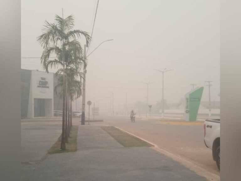 Fumaça encobre Novo Progresso e moradores enfrentam dificuldades para respirar