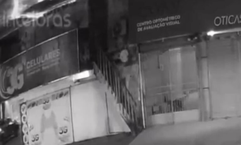Câmeras de segurança flagram indivíduo furtando duas condensadoras de central de ar em estabelecimento comercial, em Itaituba 