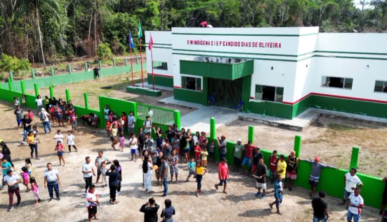 Governo Municipal de Aveiro Inaugura Escola Indígena no Rio Andirá