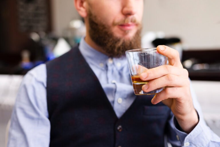 Rituais e tradições culturais do whisky ao redor do mundo